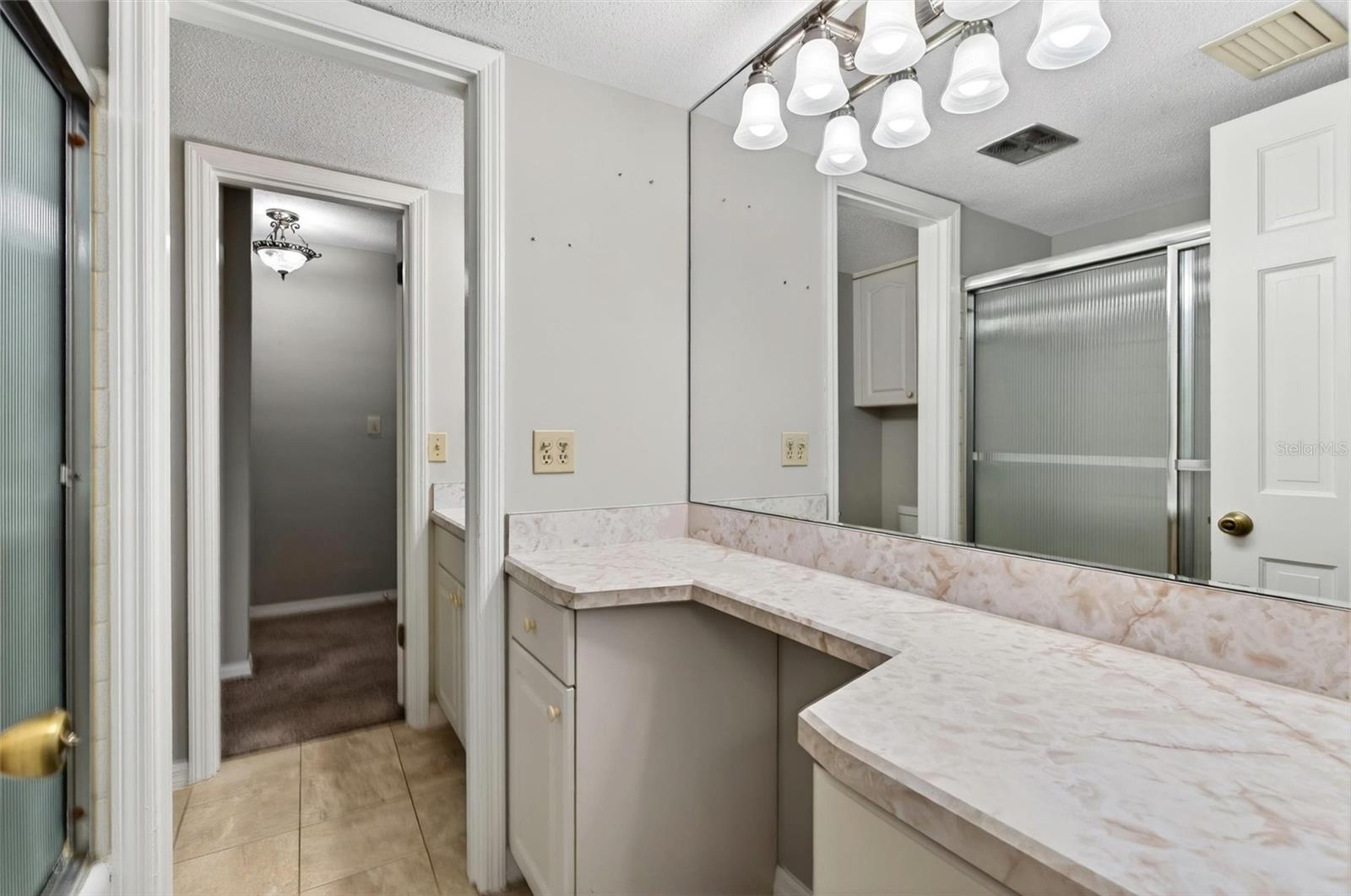 COLONIAL TOWNHOUSE APT PH II - Residential