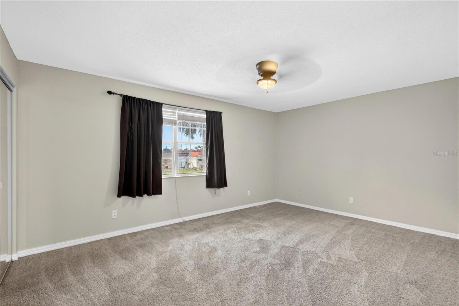COLONIAL TOWNHOUSE APT PH II - Residential