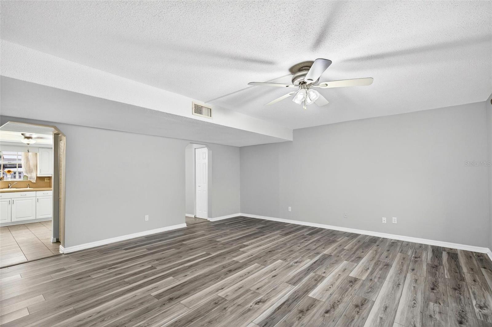 COLONIAL TOWNHOUSE APT PH II - Residential