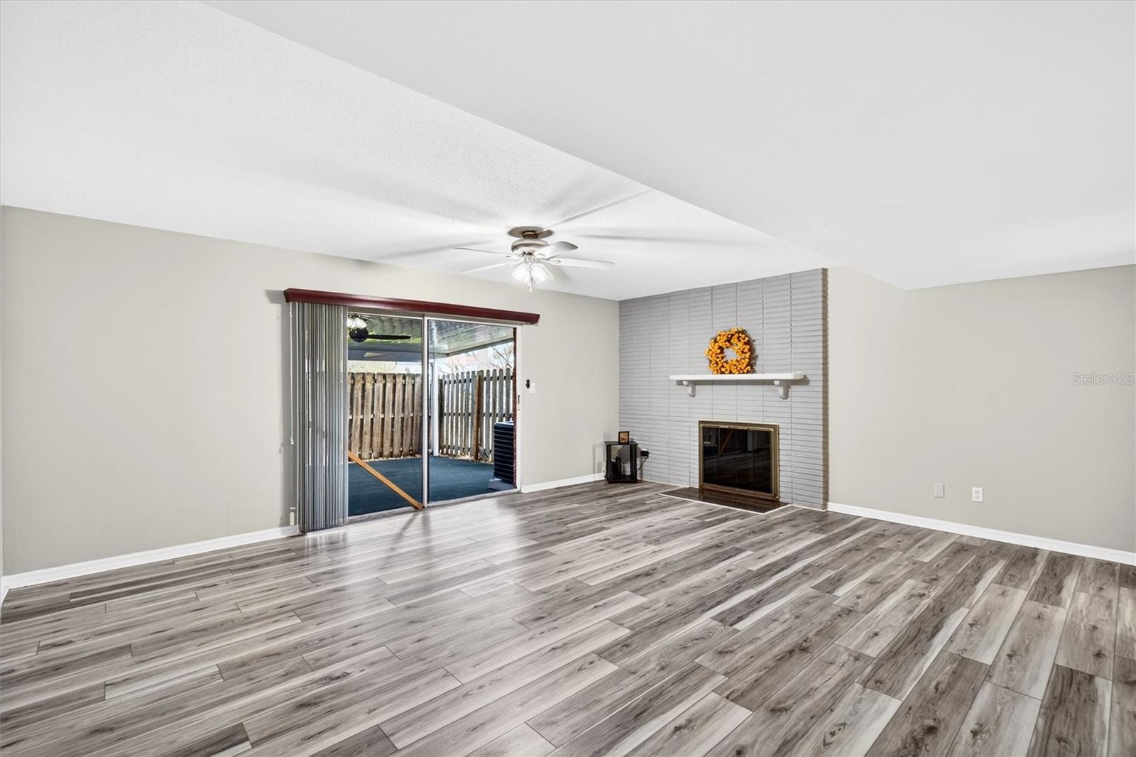 COLONIAL TOWNHOUSE APT PH II - Residential