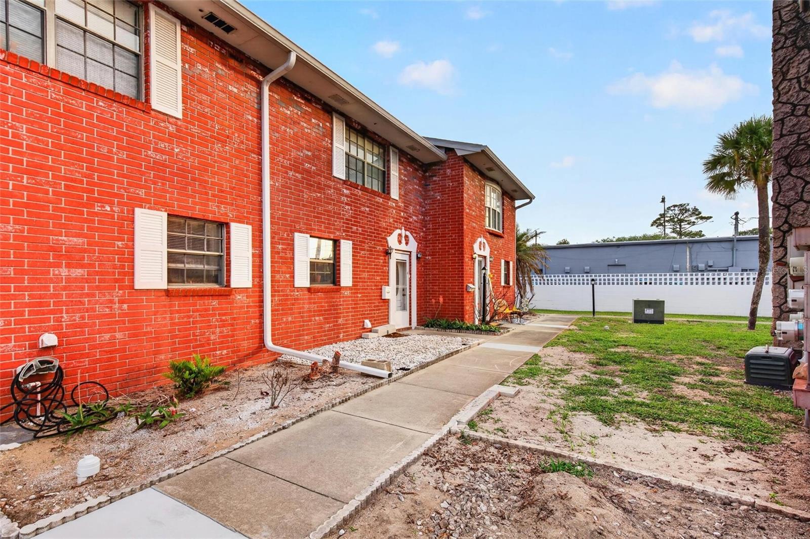 COLONIAL TOWNHOUSE APT PH II - Residential