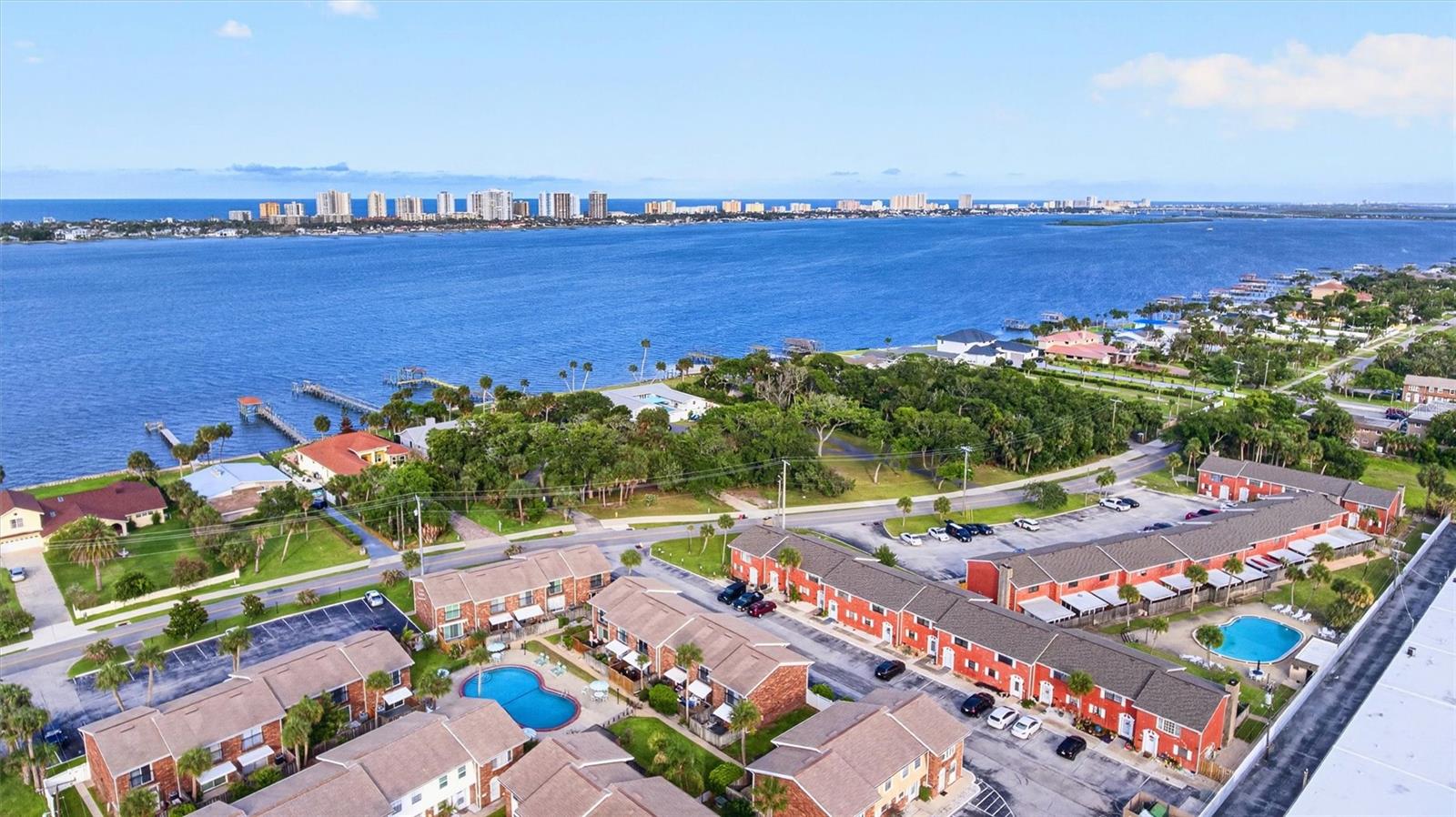 COLONIAL TOWNHOUSE APT PH II - Residential