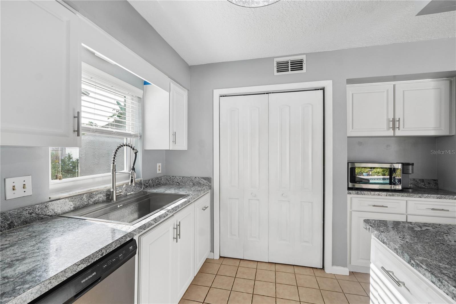 COUNTRY PLACE UNIT II - Residential