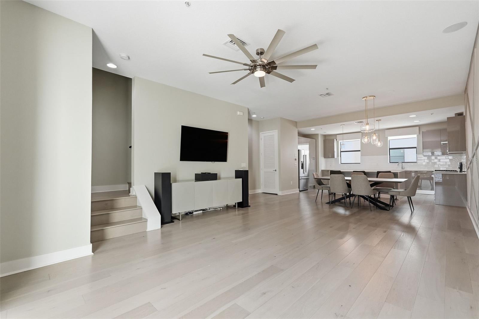 WESTSHORE VILLAGE TWNHMS - Residential