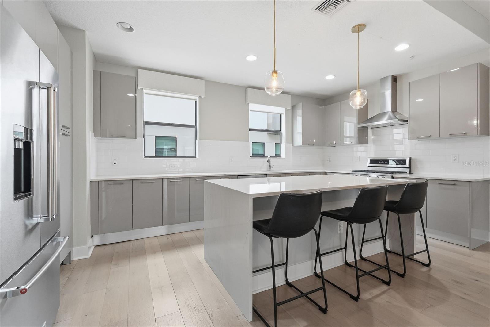 WESTSHORE VILLAGE TWNHMS - Residential