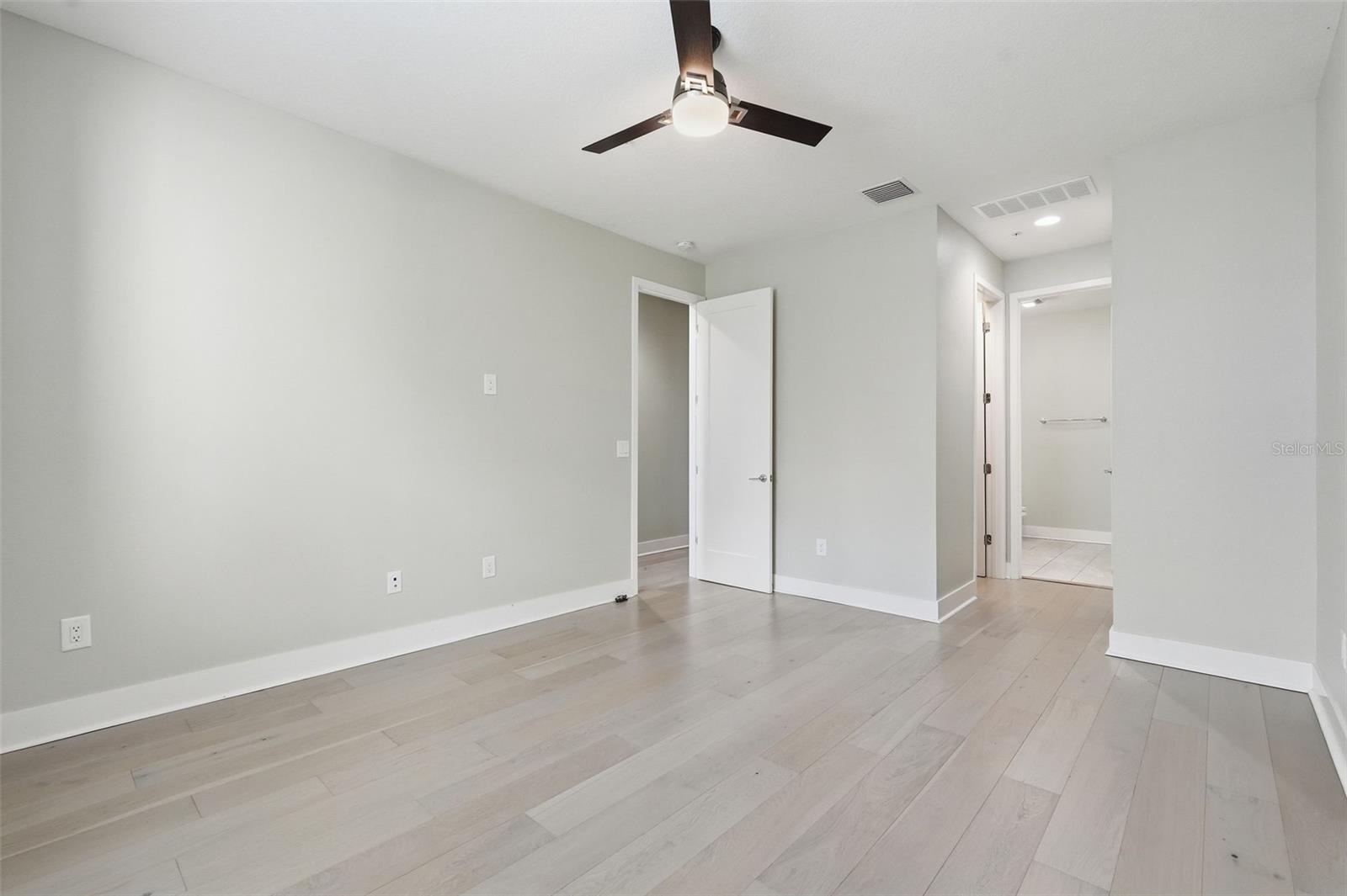WESTSHORE VILLAGE TWNHMS - Residential