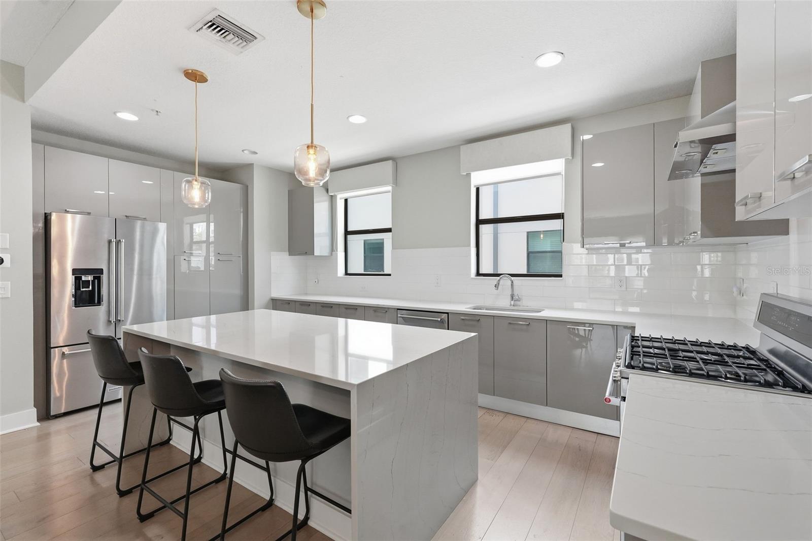 WESTSHORE VILLAGE TWNHMS - Residential
