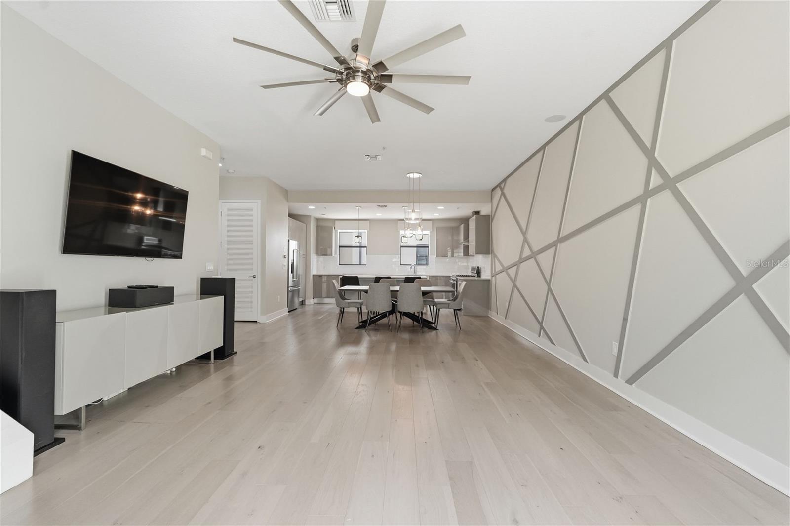 WESTSHORE VILLAGE TWNHMS - Residential