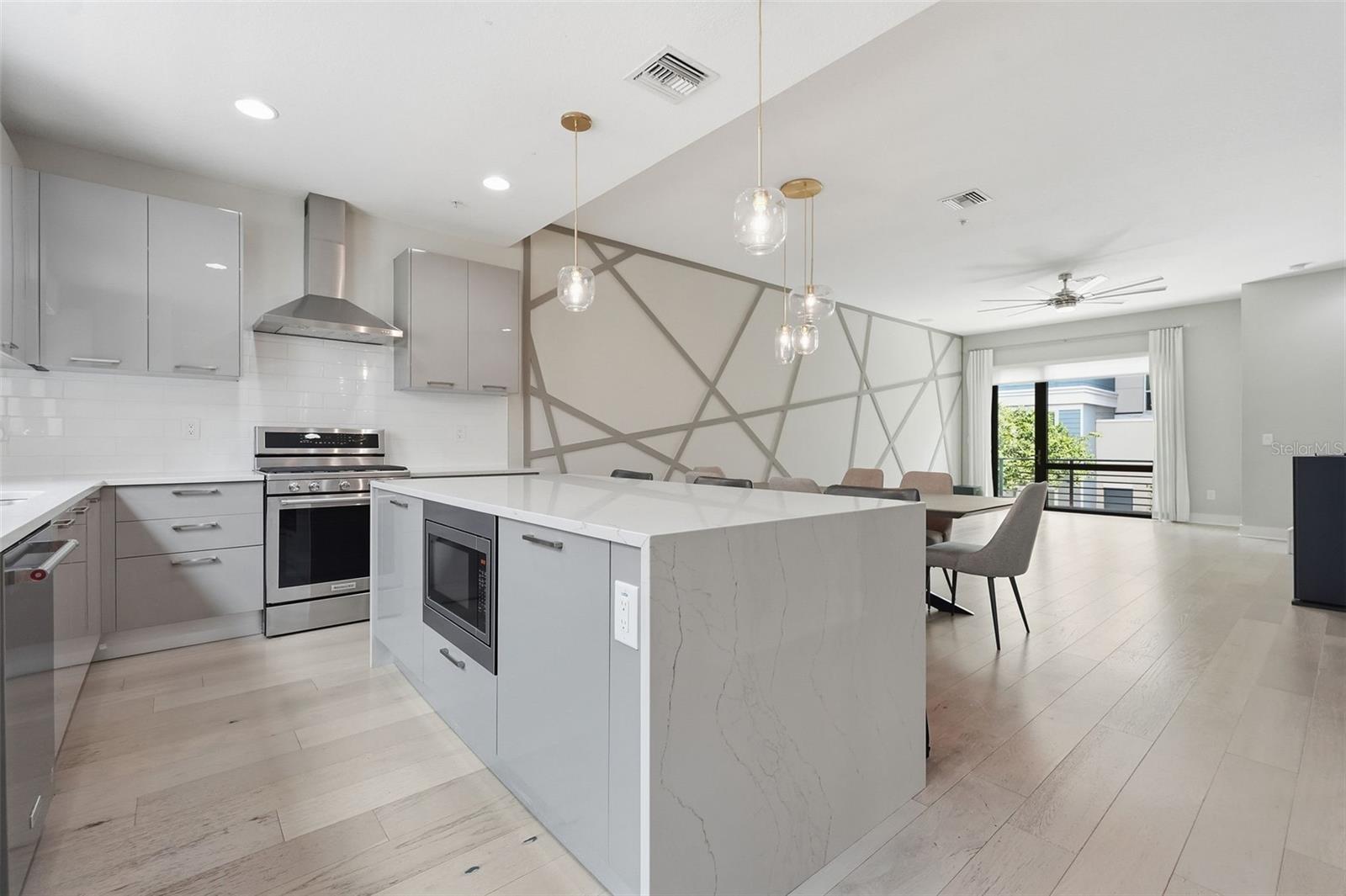 WESTSHORE VILLAGE TWNHMS - Residential
