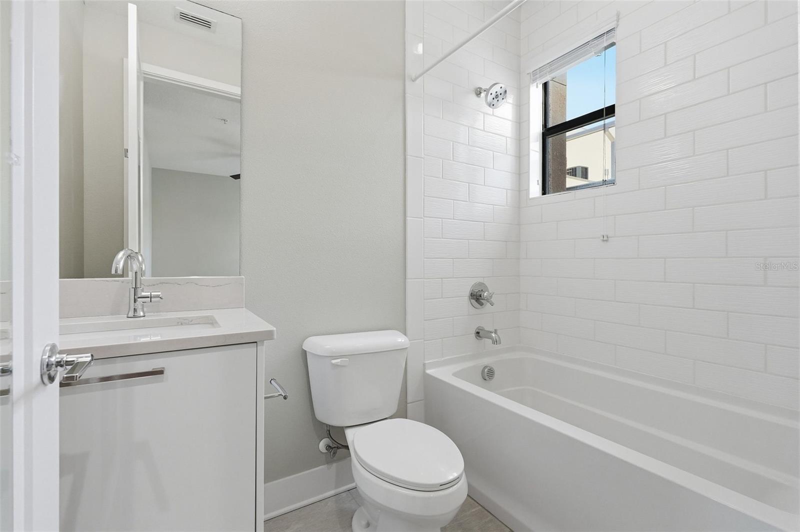 WESTSHORE VILLAGE TWNHMS - Residential