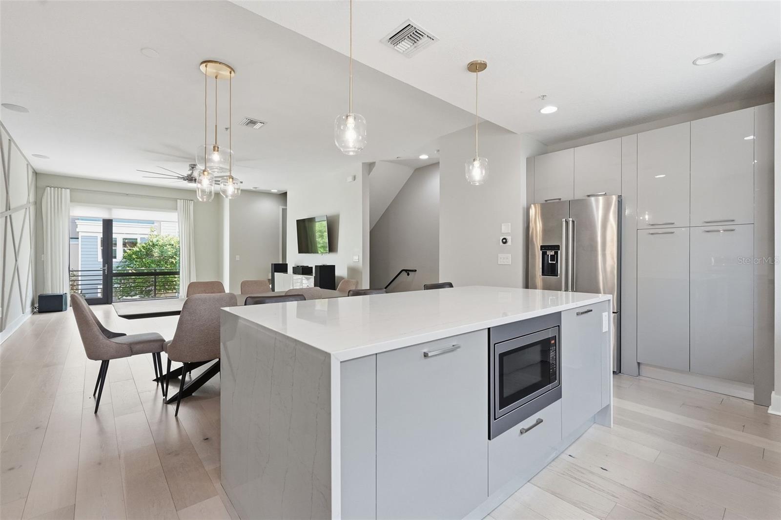 WESTSHORE VILLAGE TWNHMS - Residential