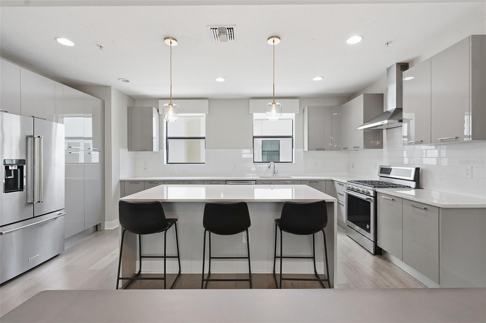 WESTSHORE VILLAGE TWNHMS - Residential