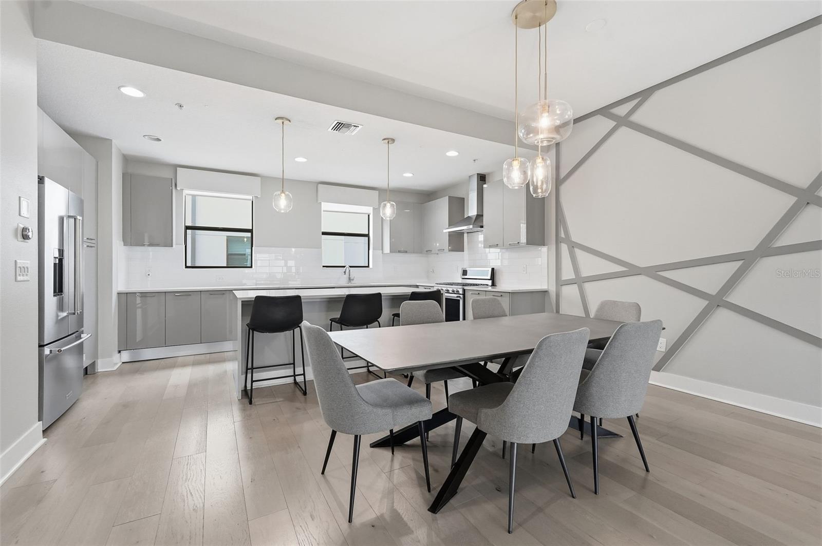 WESTSHORE VILLAGE TWNHMS - Residential