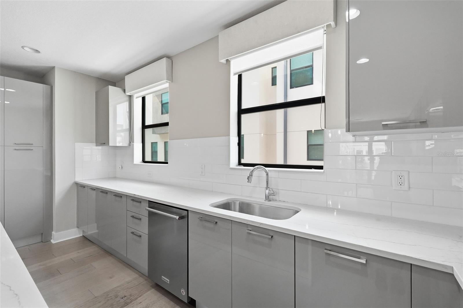 WESTSHORE VILLAGE TWNHMS - Residential