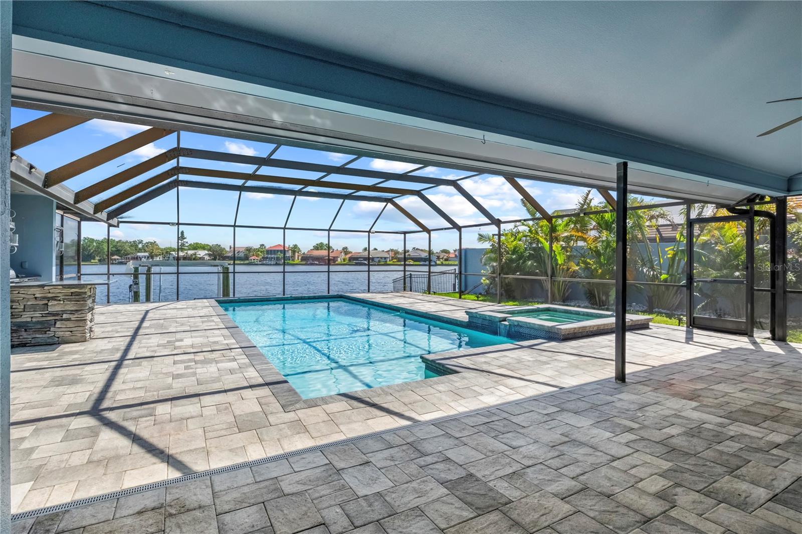 BAYSIDE WEST - Residential