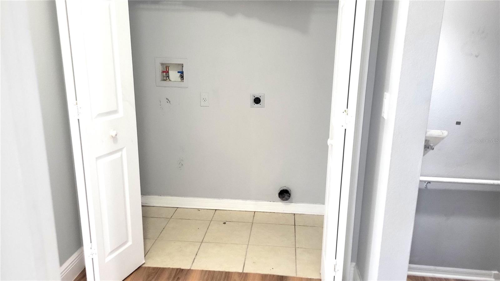 CLUBSIDE POINTE - Residential