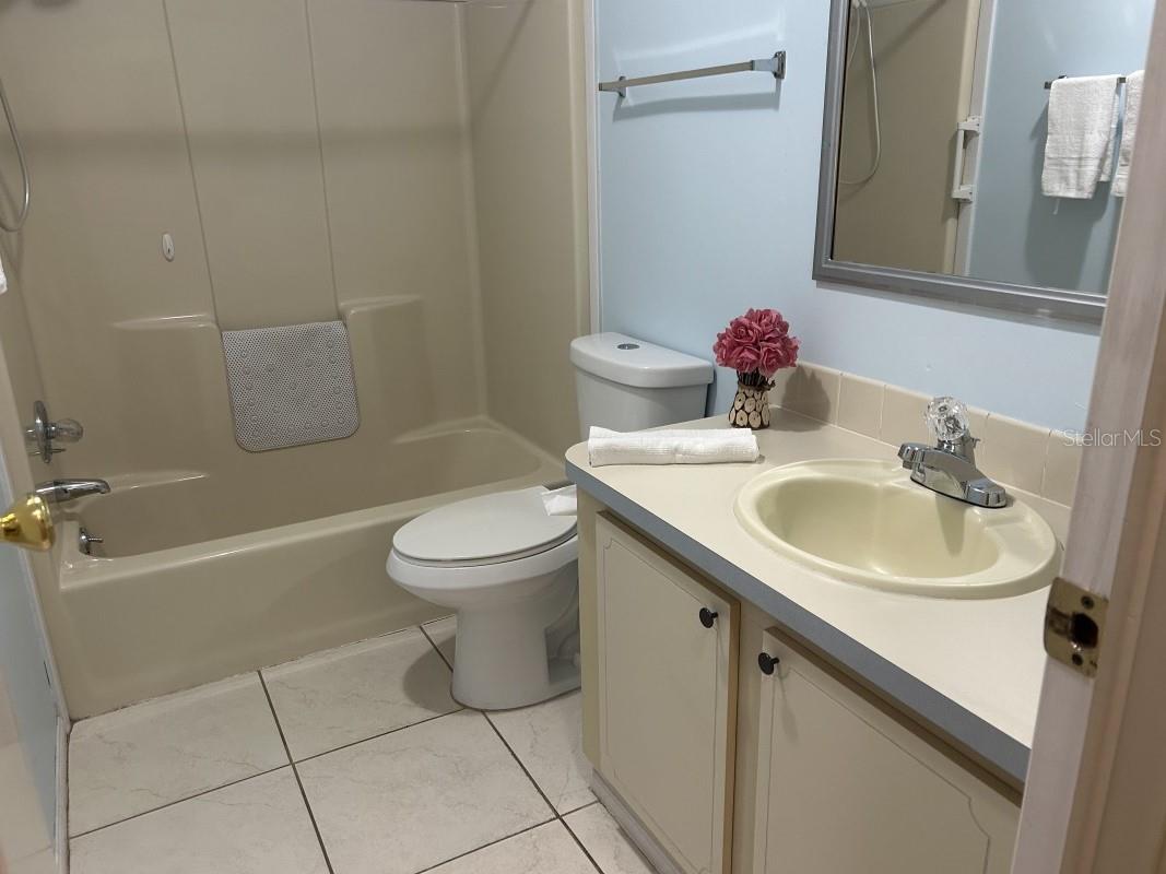 LADY LAKE ORANGE BLOSSOM GARDENS UNIT 10 - Residential