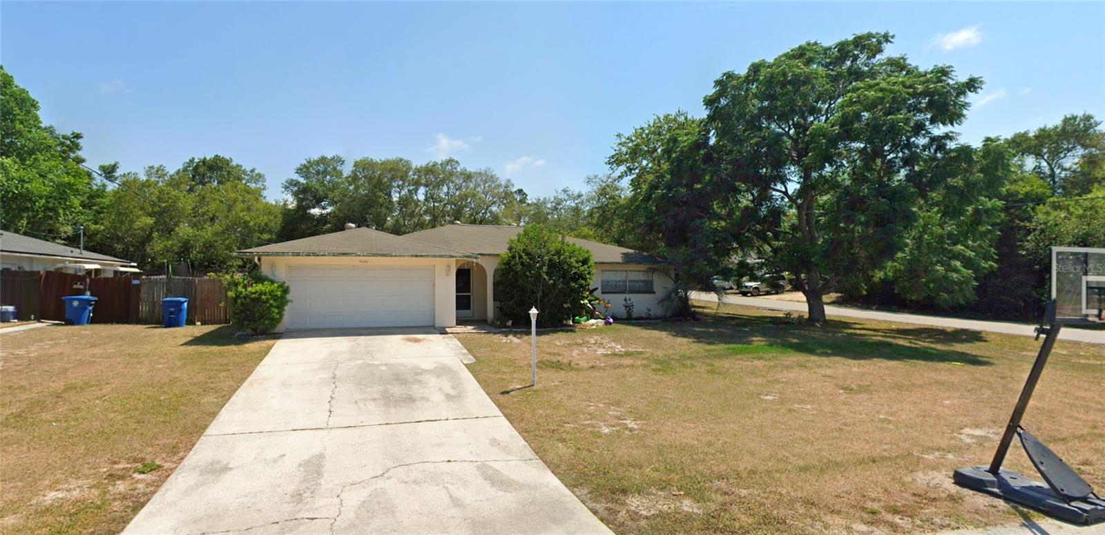 Nice 3 bedroom, 2.5 bath home located on a corner lot with great access to the Suncoast Parkway. This would be a great starter and family home.