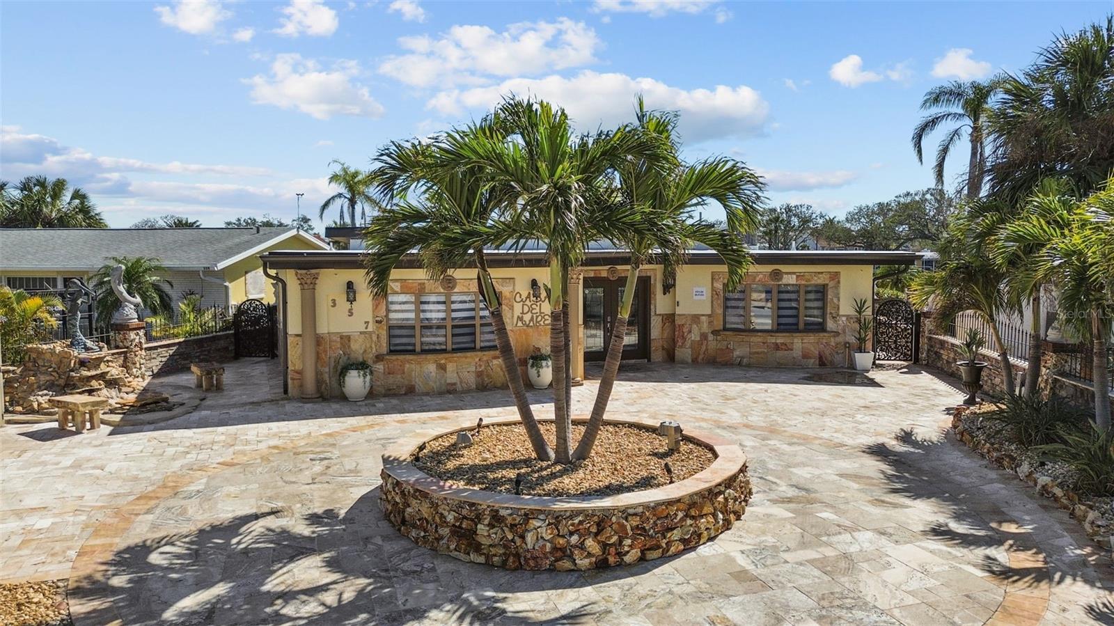 LA HACIENDA 1ST ADD - Residential