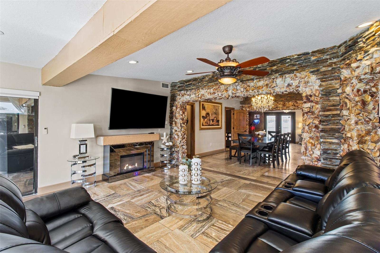 LA HACIENDA 1ST ADD - Residential