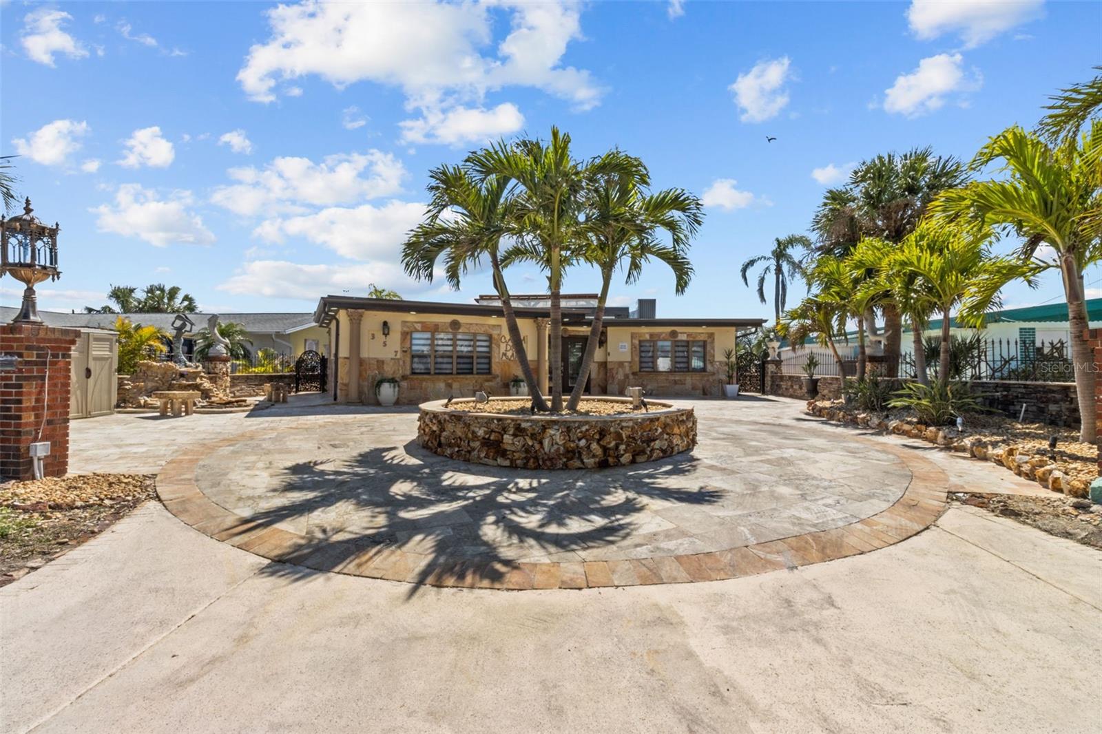 LA HACIENDA 1ST ADD - Residential