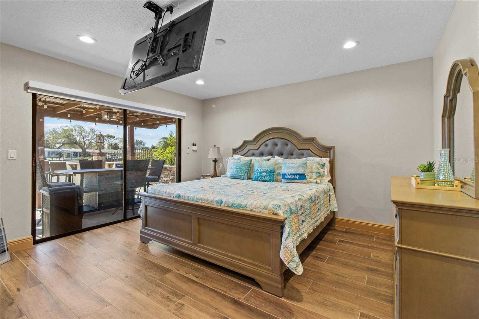 LA HACIENDA 1ST ADD - Residential