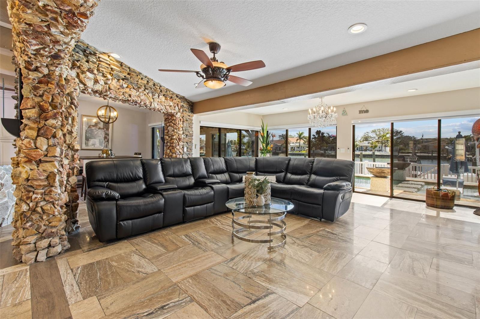 LA HACIENDA 1ST ADD - Residential