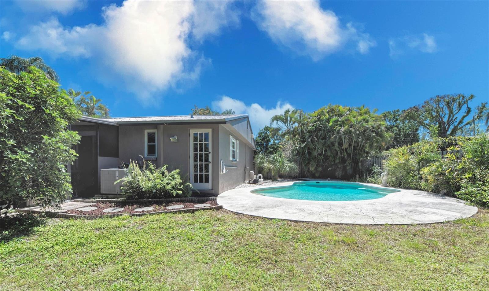 RESTFUL PINES - Residential Lease