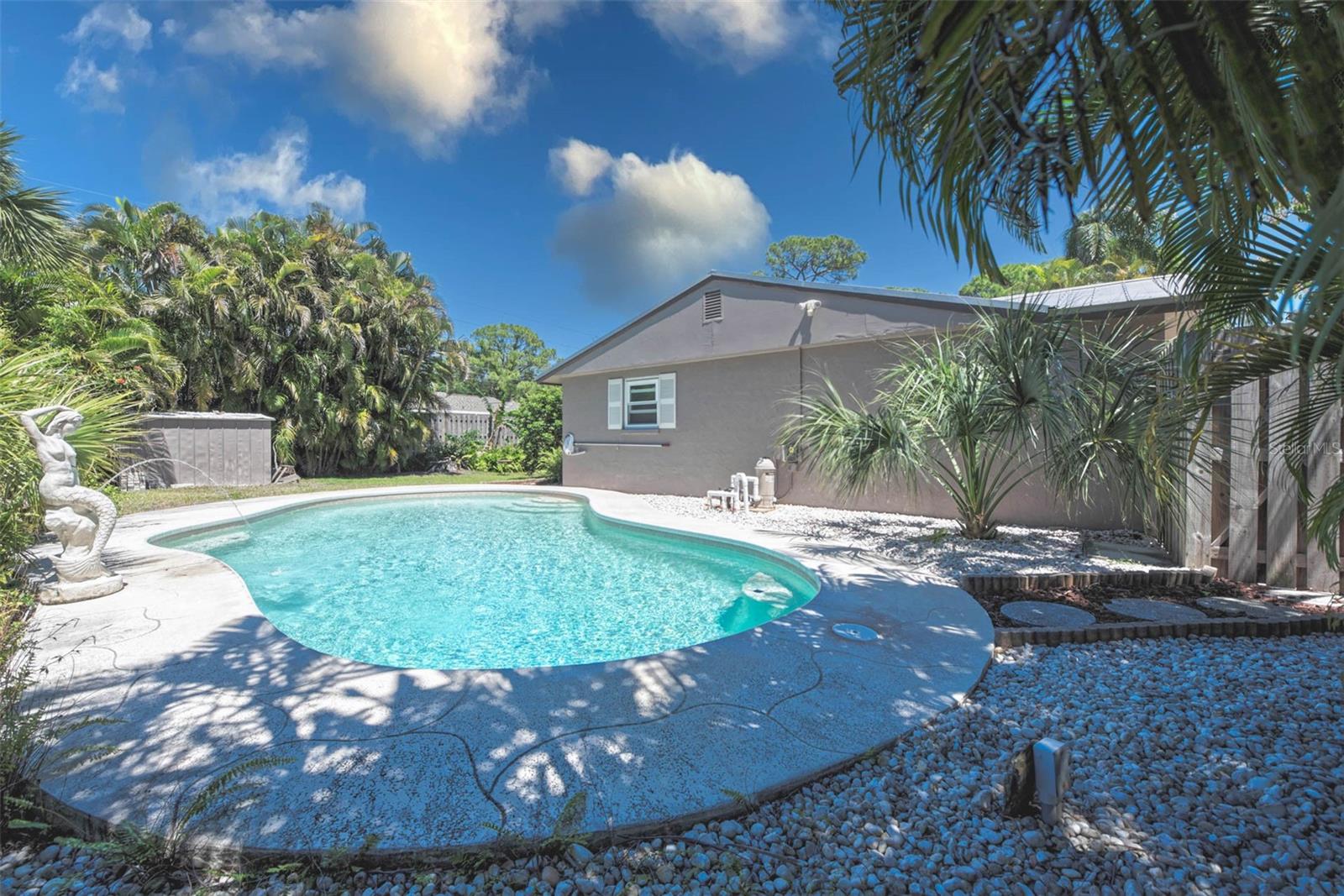 RESTFUL PINES - Residential Lease