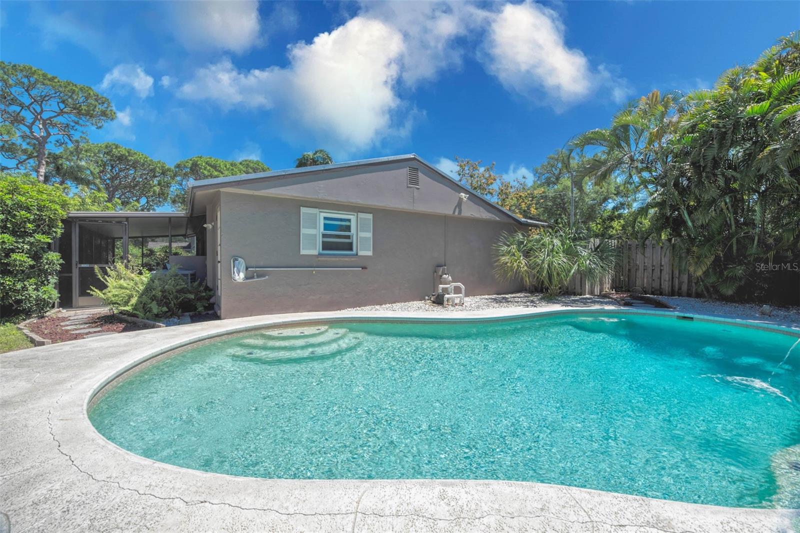 RESTFUL PINES - Residential Lease