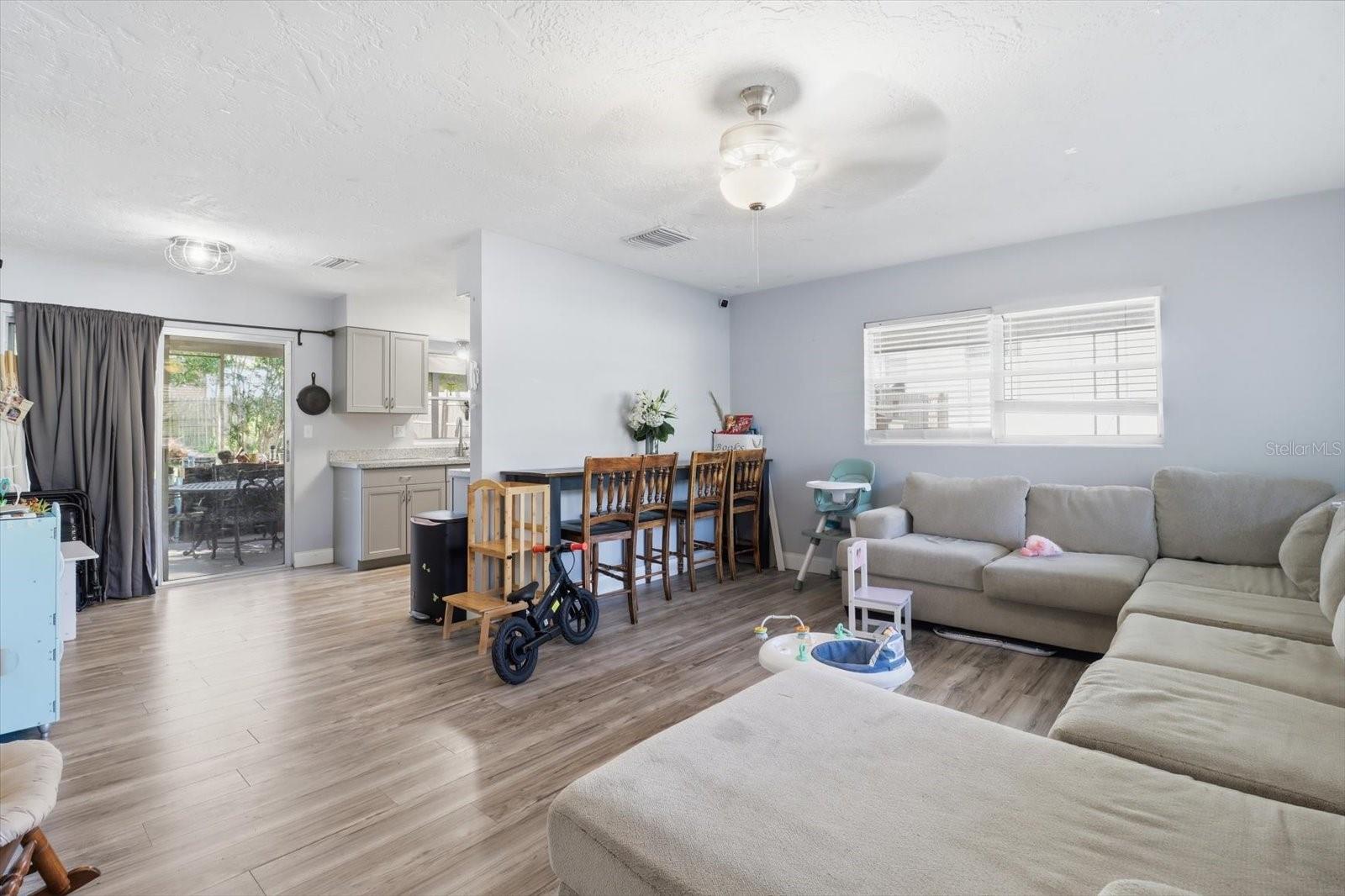 BEVERLY HILLS UNIT 04 - Residential