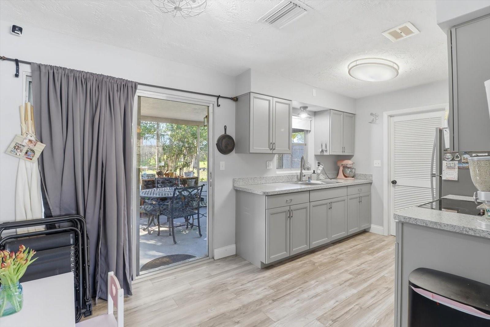 BEVERLY HILLS UNIT 04 - Residential
