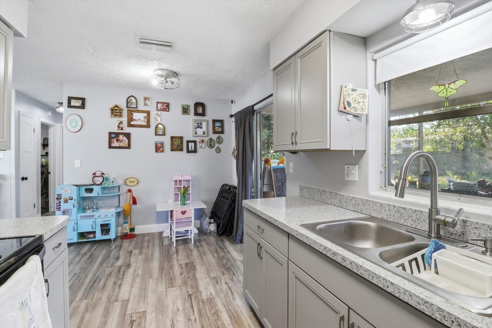 BEVERLY HILLS UNIT 04 - Residential