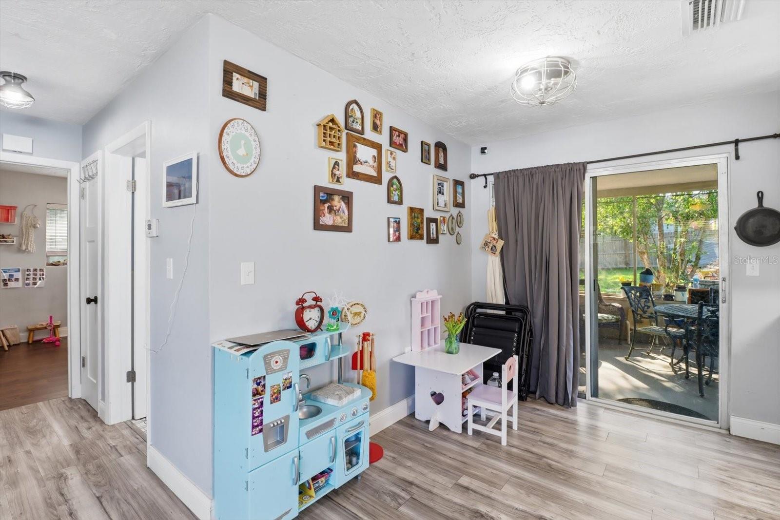 BEVERLY HILLS UNIT 04 - Residential