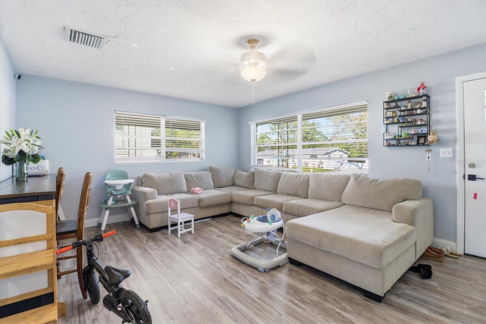BEVERLY HILLS UNIT 04 - Residential