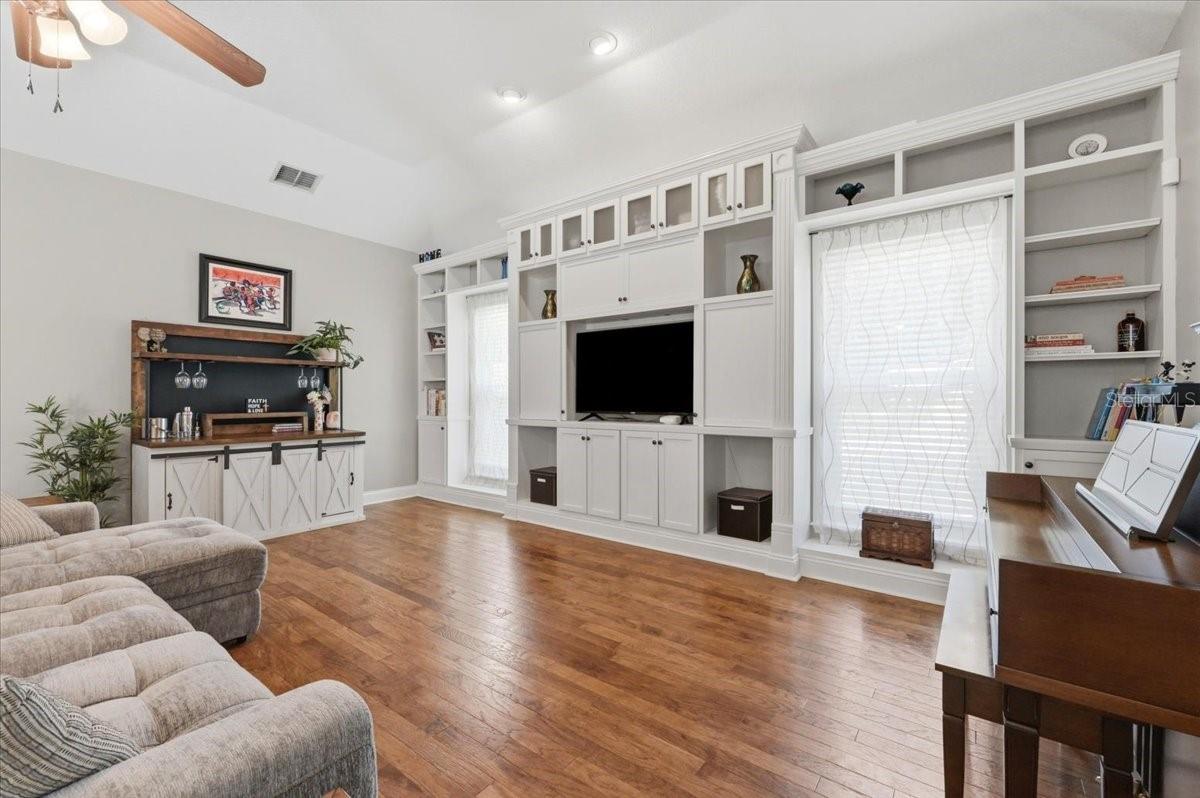 SUMMERLAND HILLS SOUTH - Residential