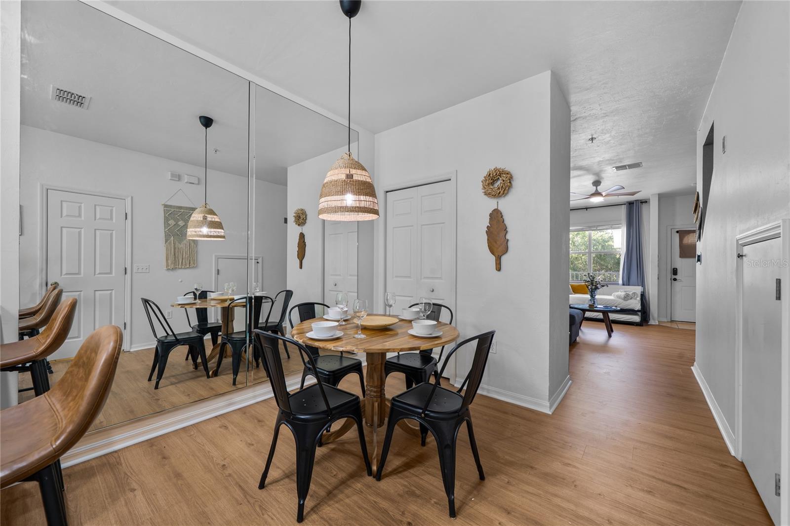 OAKS CONDO - Residential