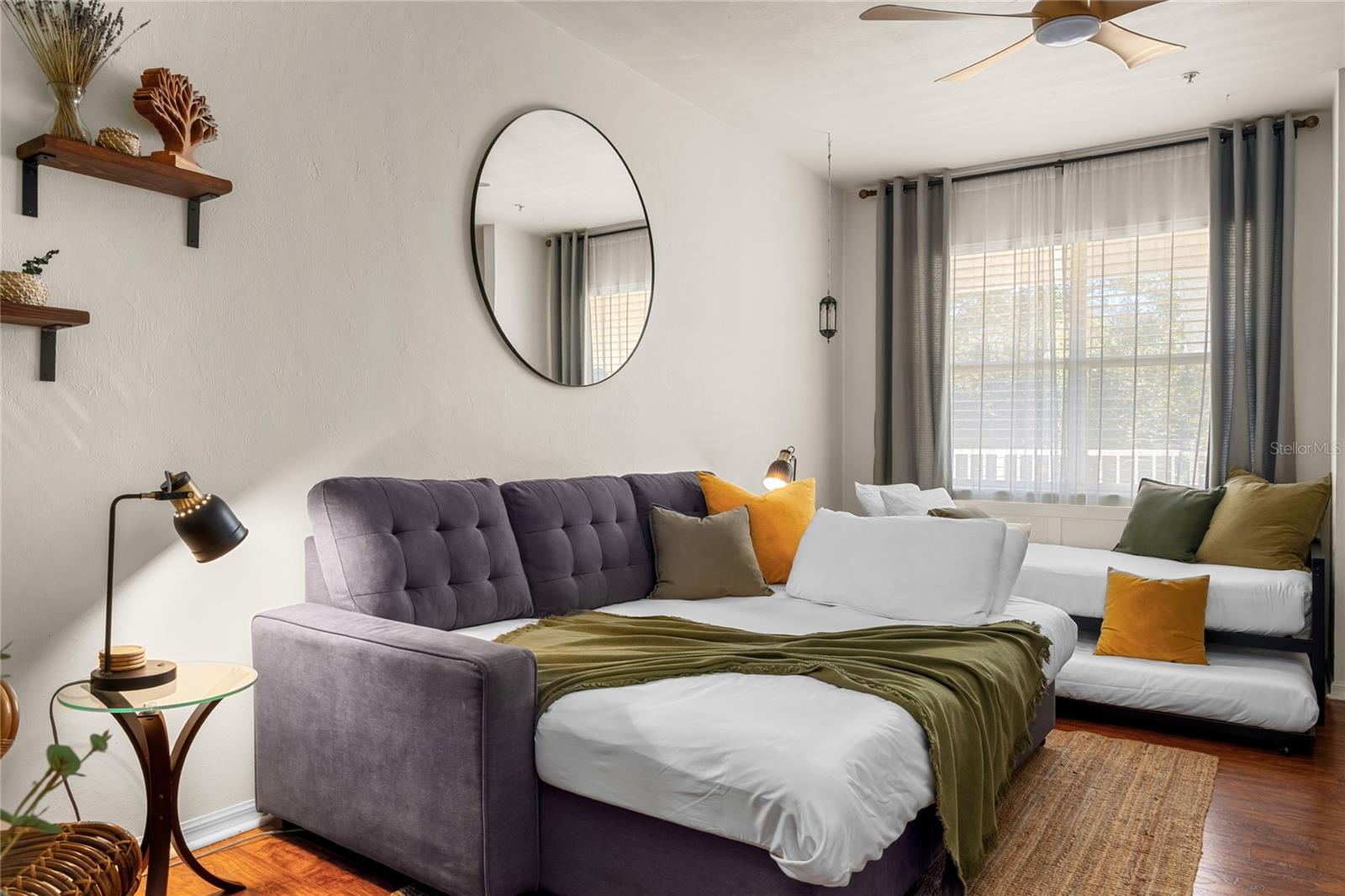 OAKS CONDO - Residential