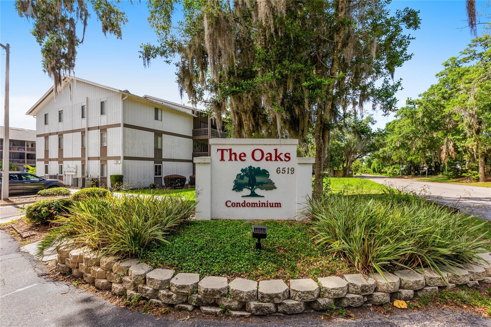 OAKS CONDO - Residential