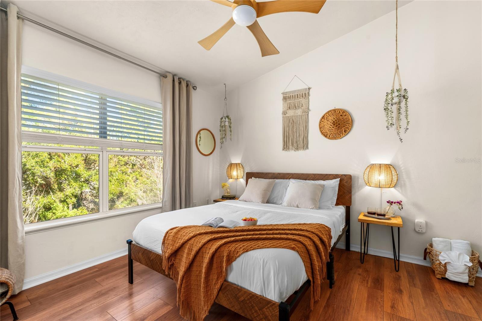 OAKS CONDO - Residential