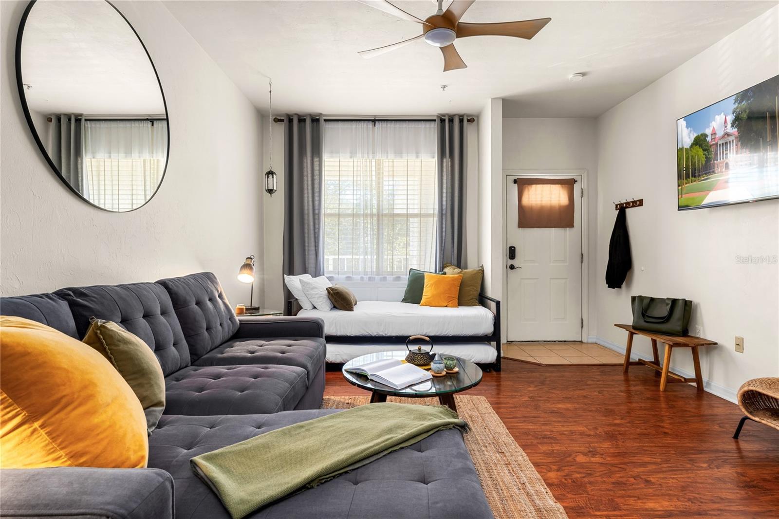 OAKS CONDO - Residential