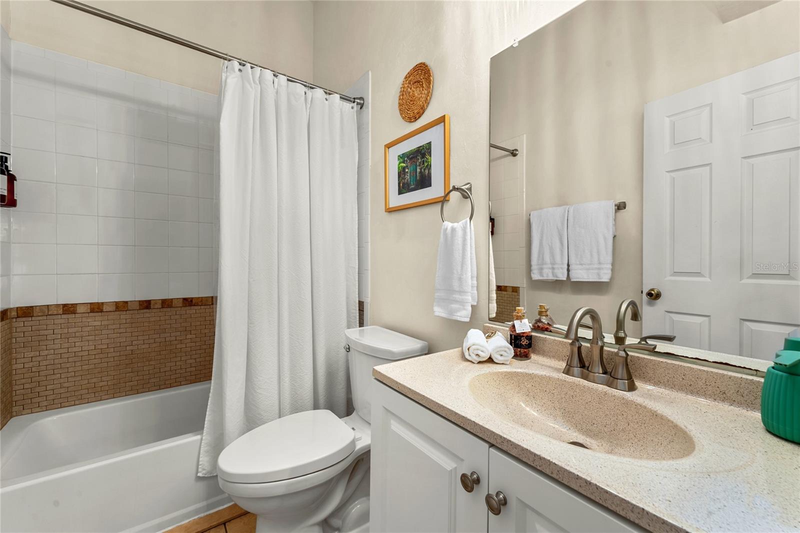 OAKS CONDO - Residential