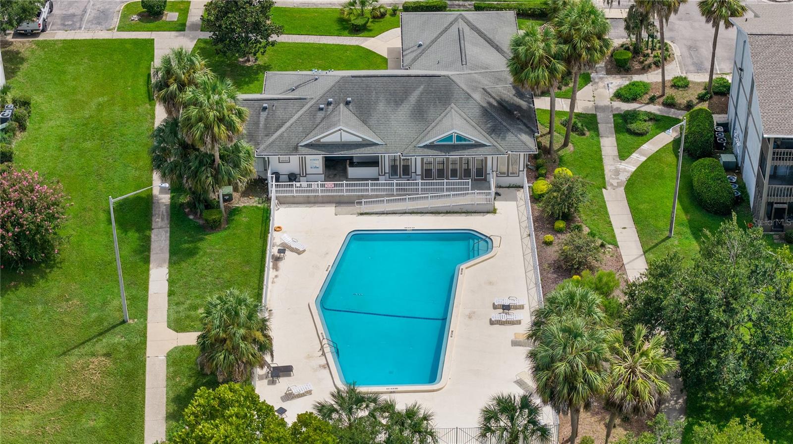 OAKS CONDO - Residential