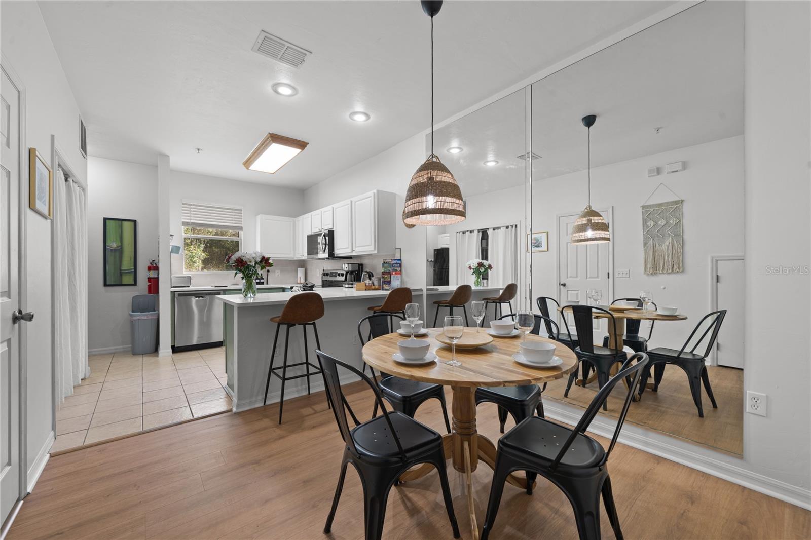 OAKS CONDO - Residential