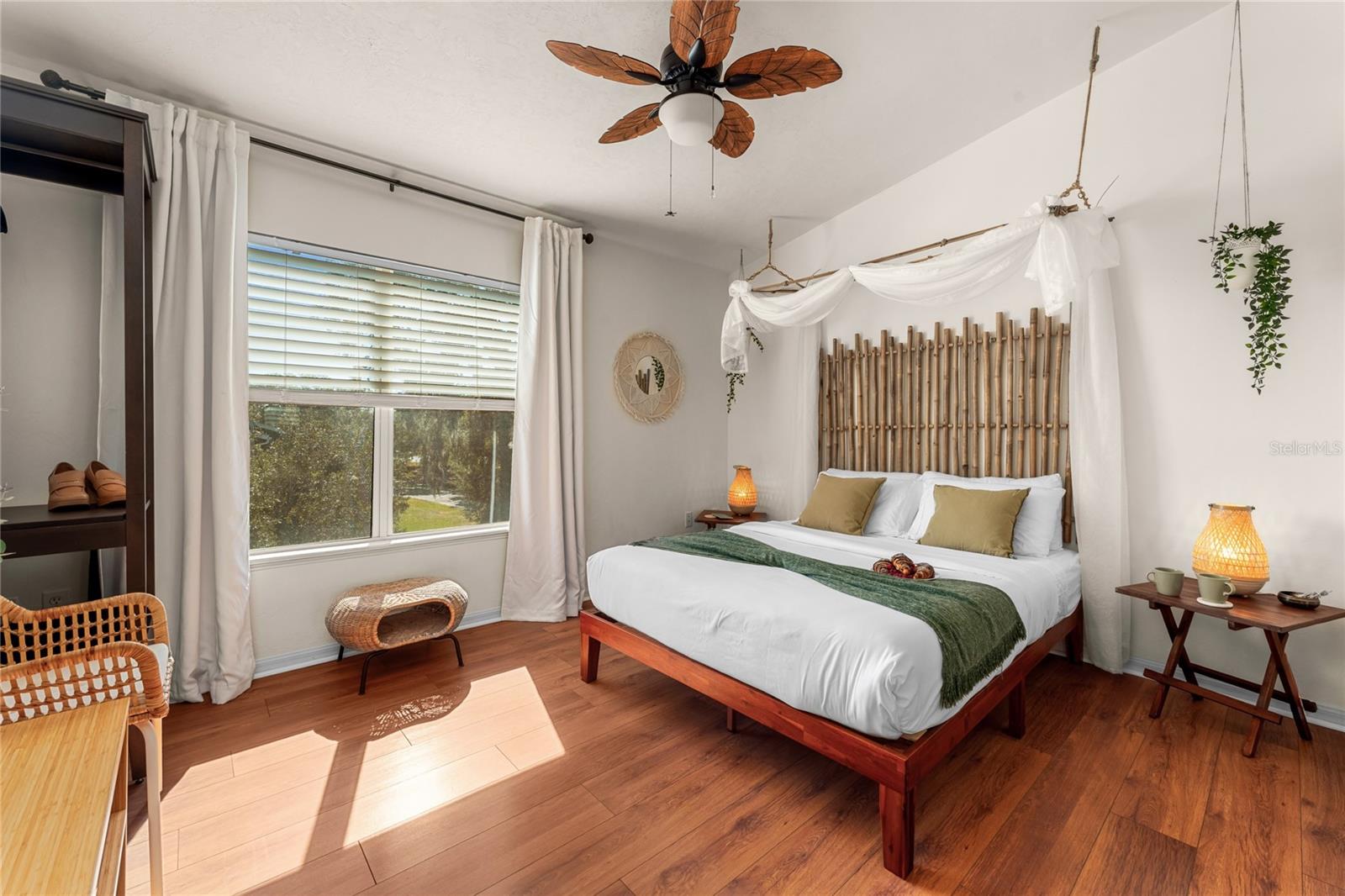 OAKS CONDO - Residential