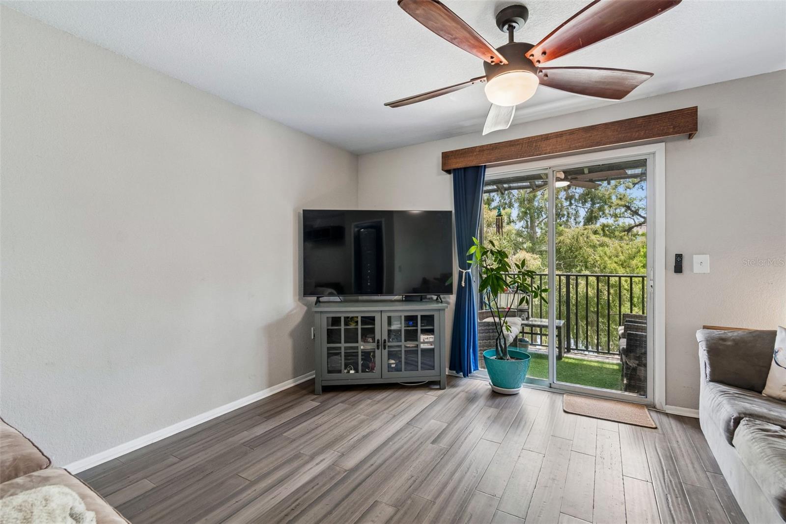 PALM RIVER TWNHMS PH 2 - Residential