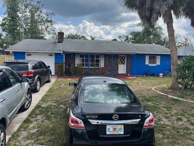 Great starter pool-home in Sebring FL area.This good condition 2 beds,1 bath 1/2 home offers plenty of space and a nice back yard.It won't last long.Hurry!.Call today to schedule your showing.Bring your offers.The seller is very motivated.