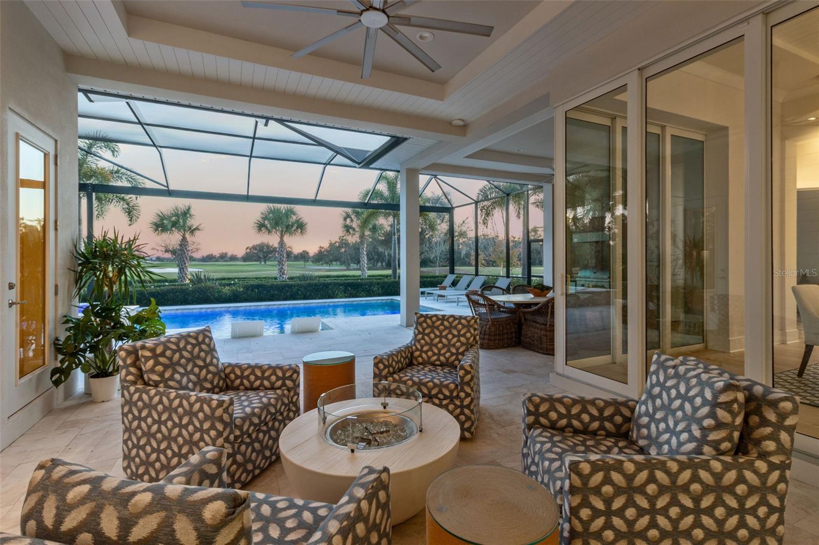 FOUNDERS CLUB - Residential