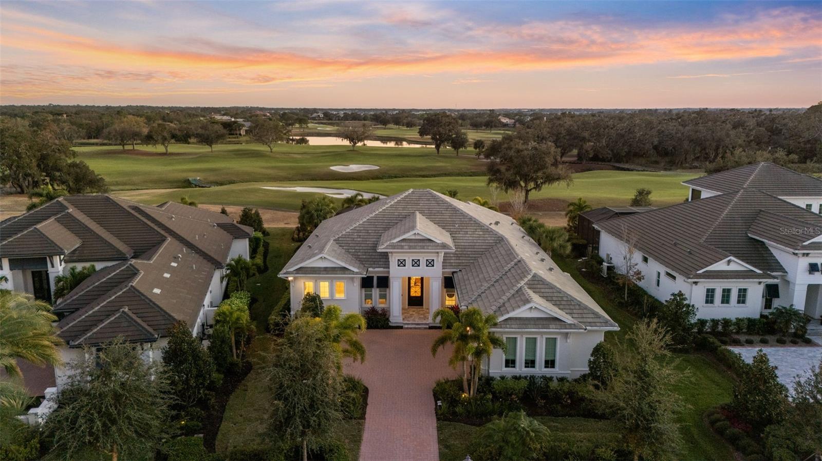 FOUNDERS CLUB - Residential