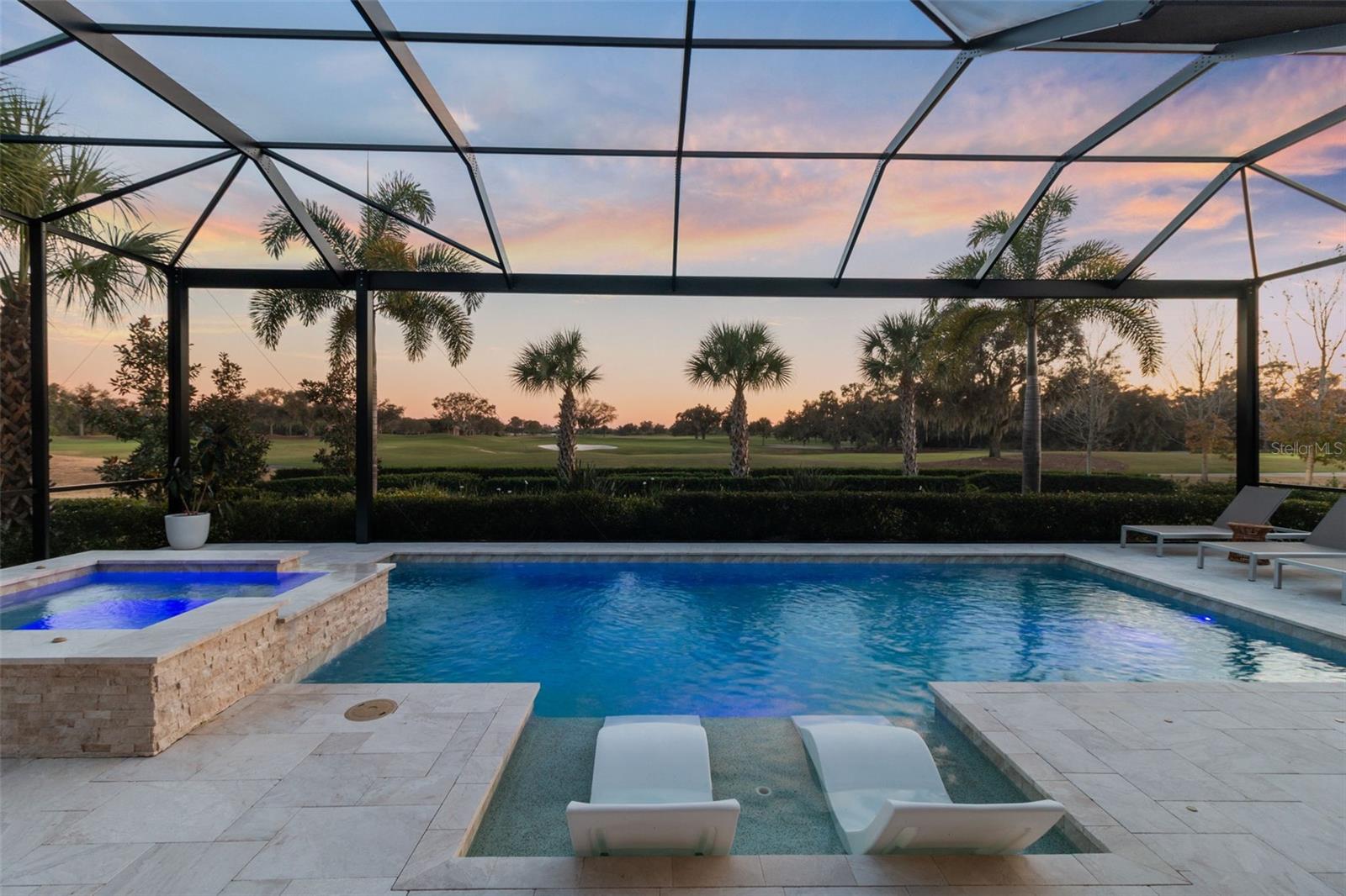 FOUNDERS CLUB - Residential